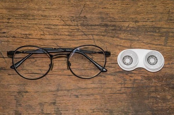 Lunettes de vue ou lentilles de contact : que choisir ?